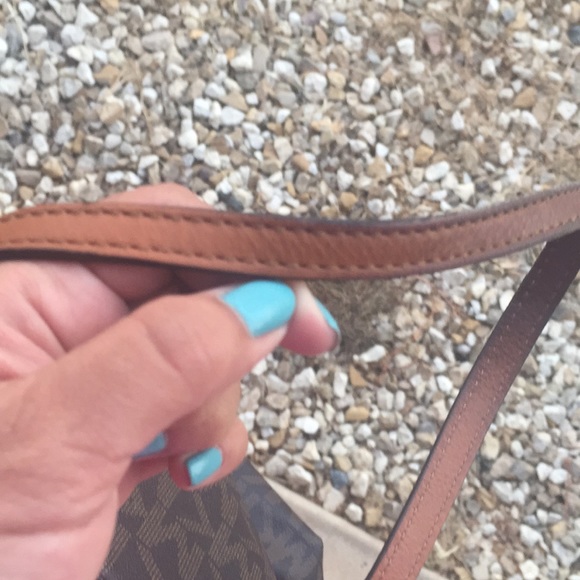 Michael Kors Purse. - Picture 6 of 6